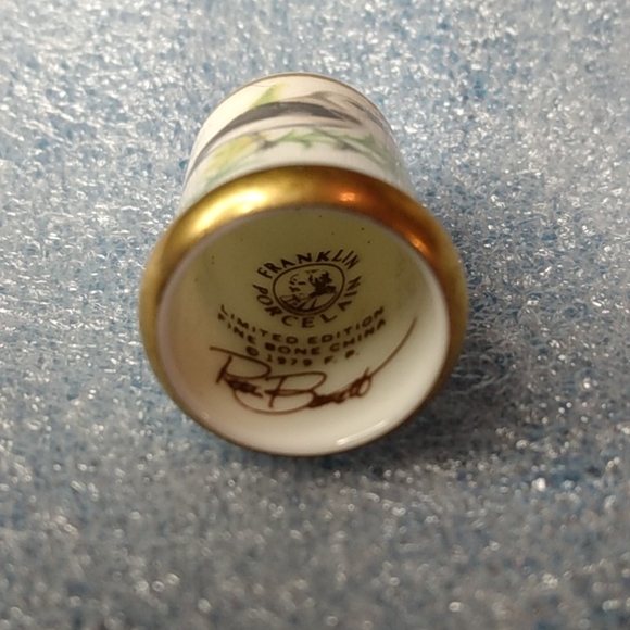 Franklin Porcelain 1979 Thimble Birds Flowers Mockingbird Mimus Polyglottos - Picture 4 of 4